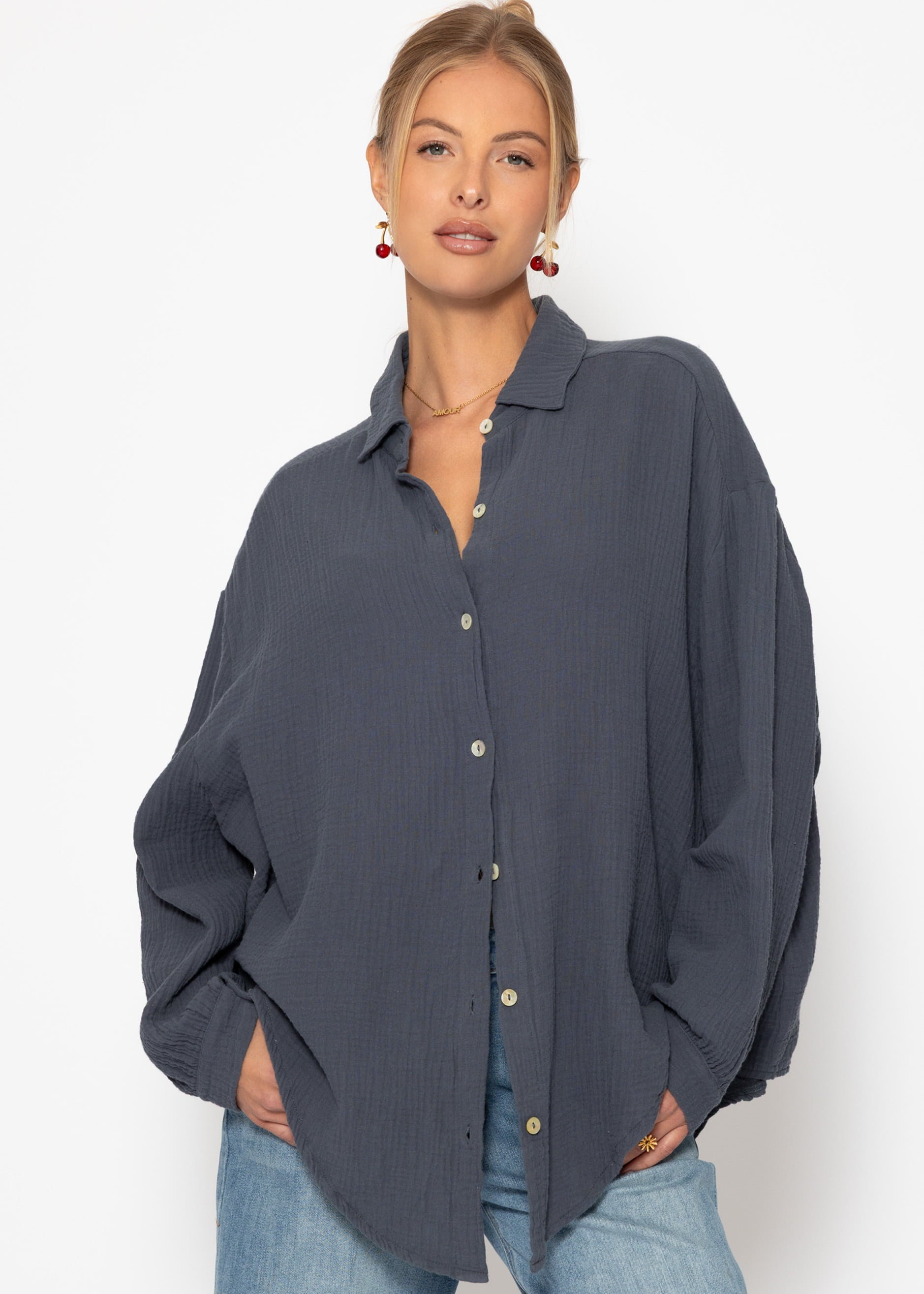 Musselin Bluse oversize, kurz, dunkelgrau – Bekleidung > Blusen > Musselin > Oversize | FormaLuxe