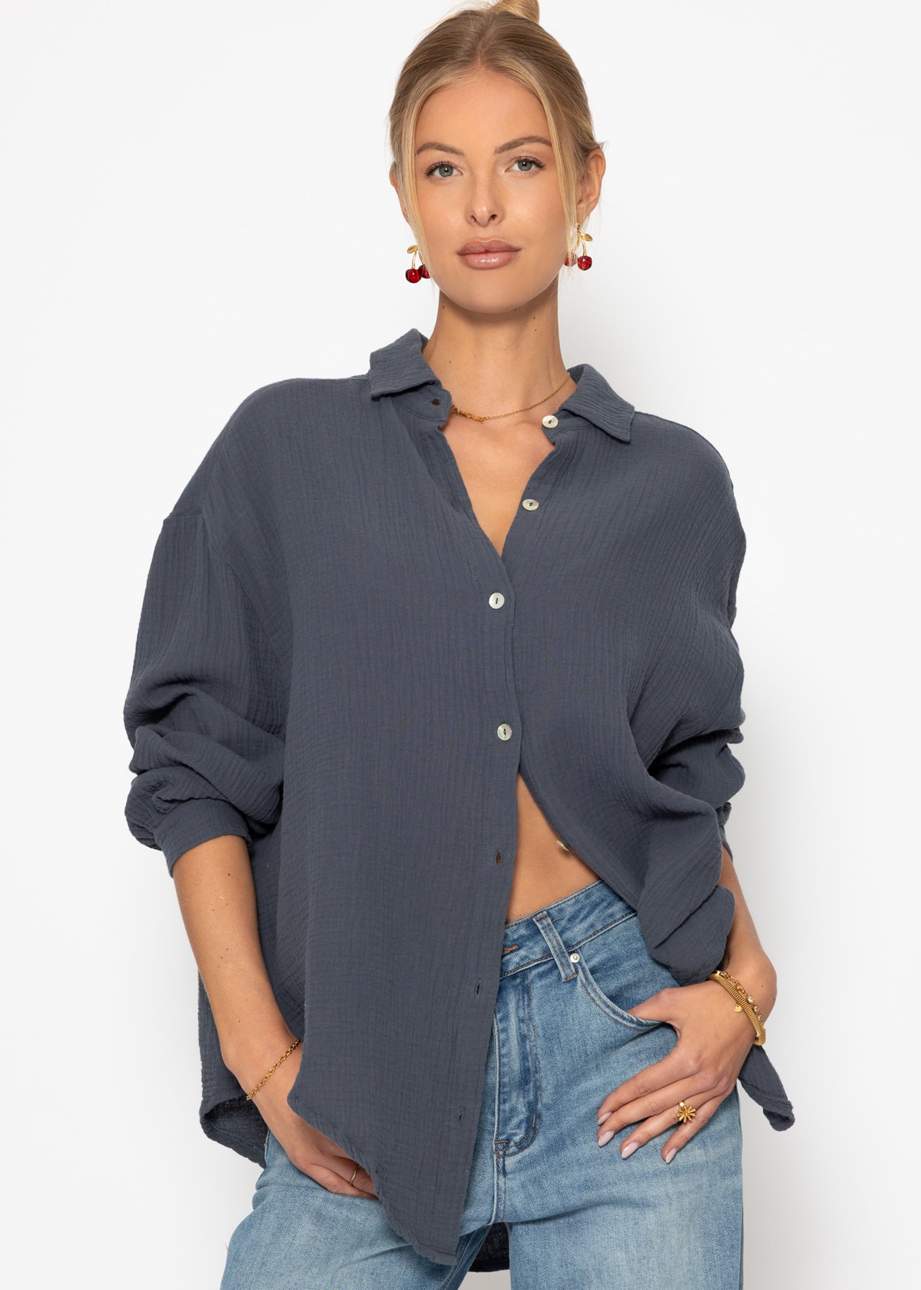 Musselin Bluse oversize, kurz, dunkelgrau – Bekleidung > Blusen > Musselin > Oversize | FormaLuxe