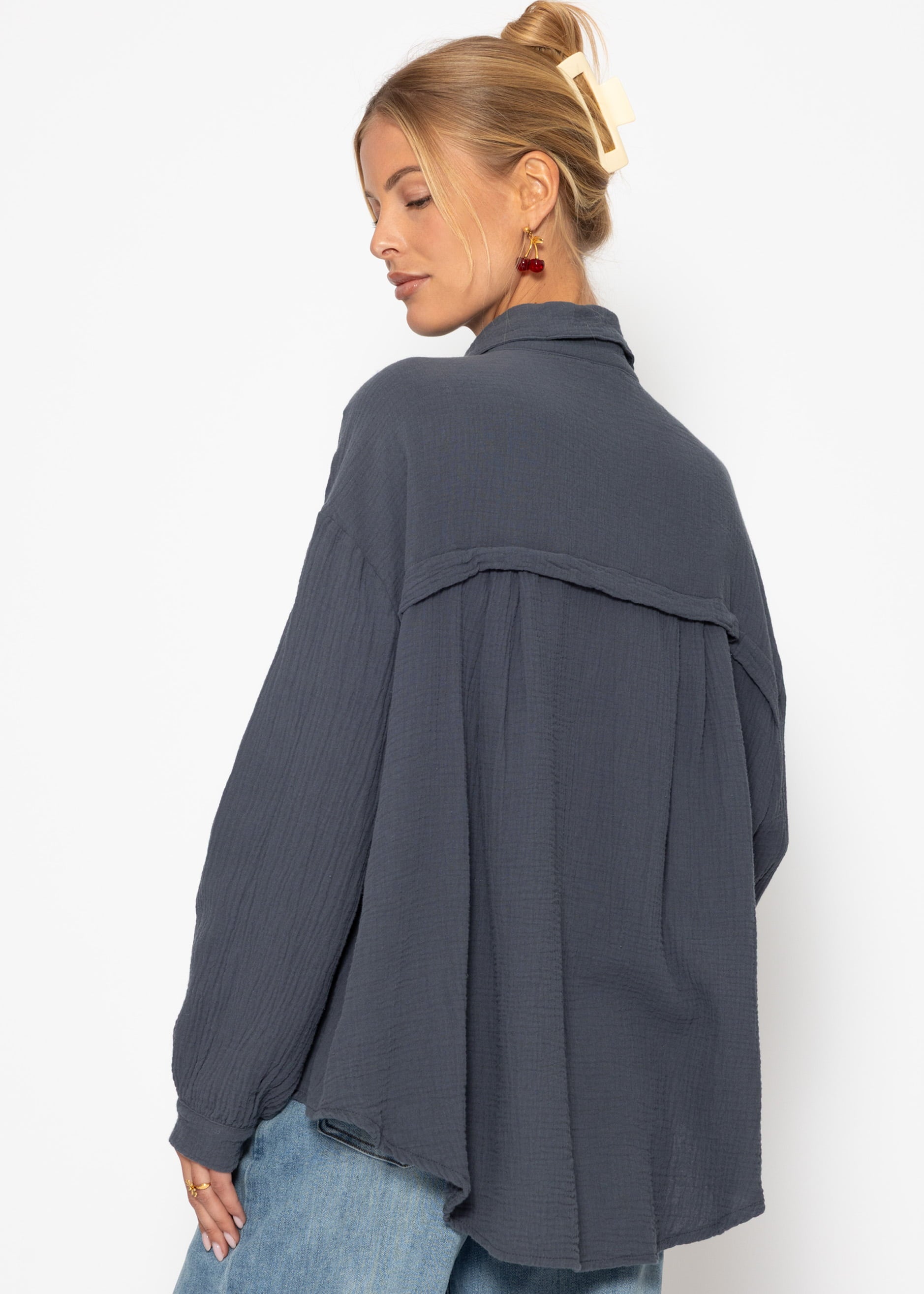 Musselin Bluse oversize, kurz, dunkelgrau – Bekleidung > Blusen > Musselin > Oversize | FormaLuxe