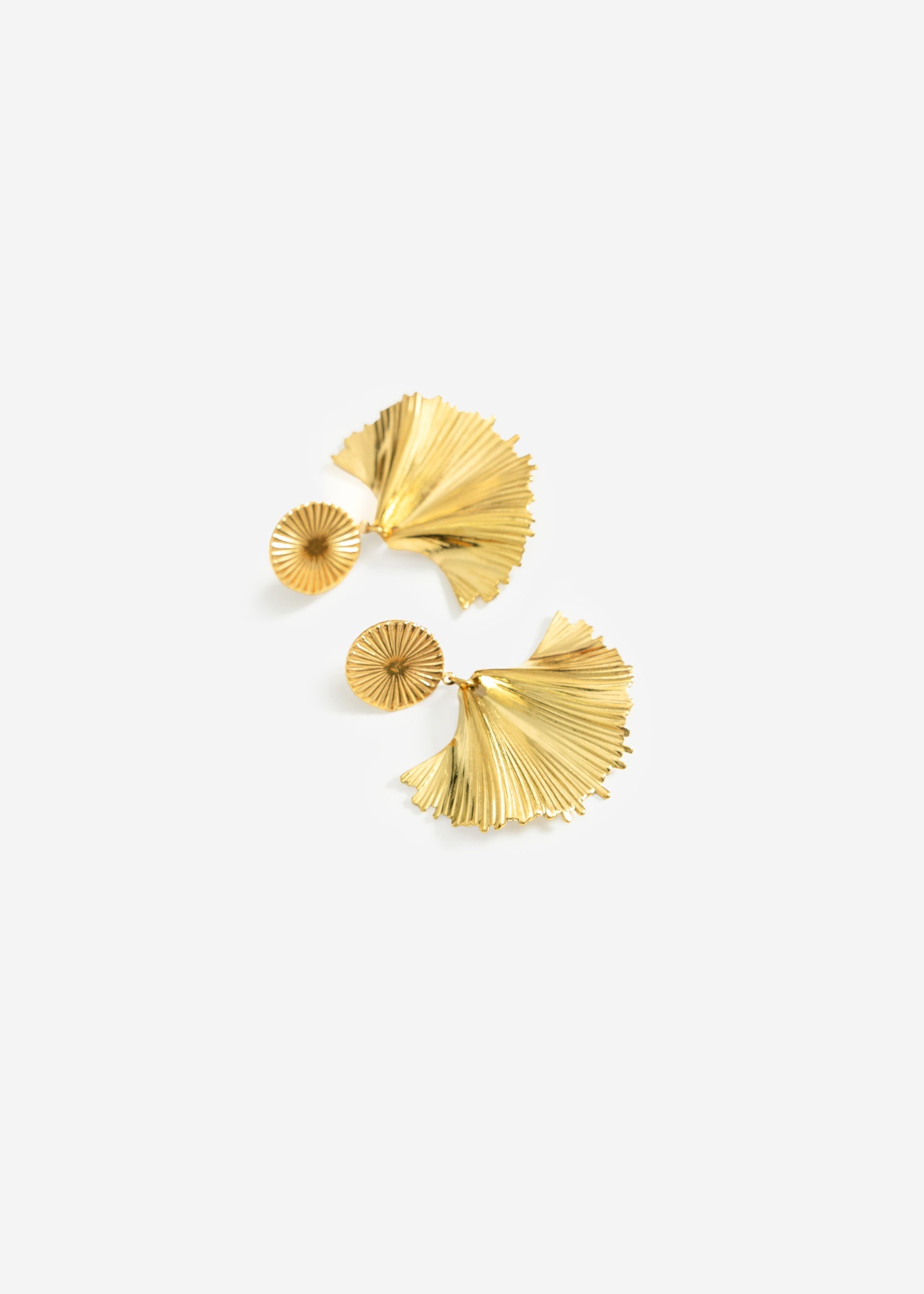 Ohrstecker mit Anhänger - gold – Schmuck > Ohrringe | FormaLuxe