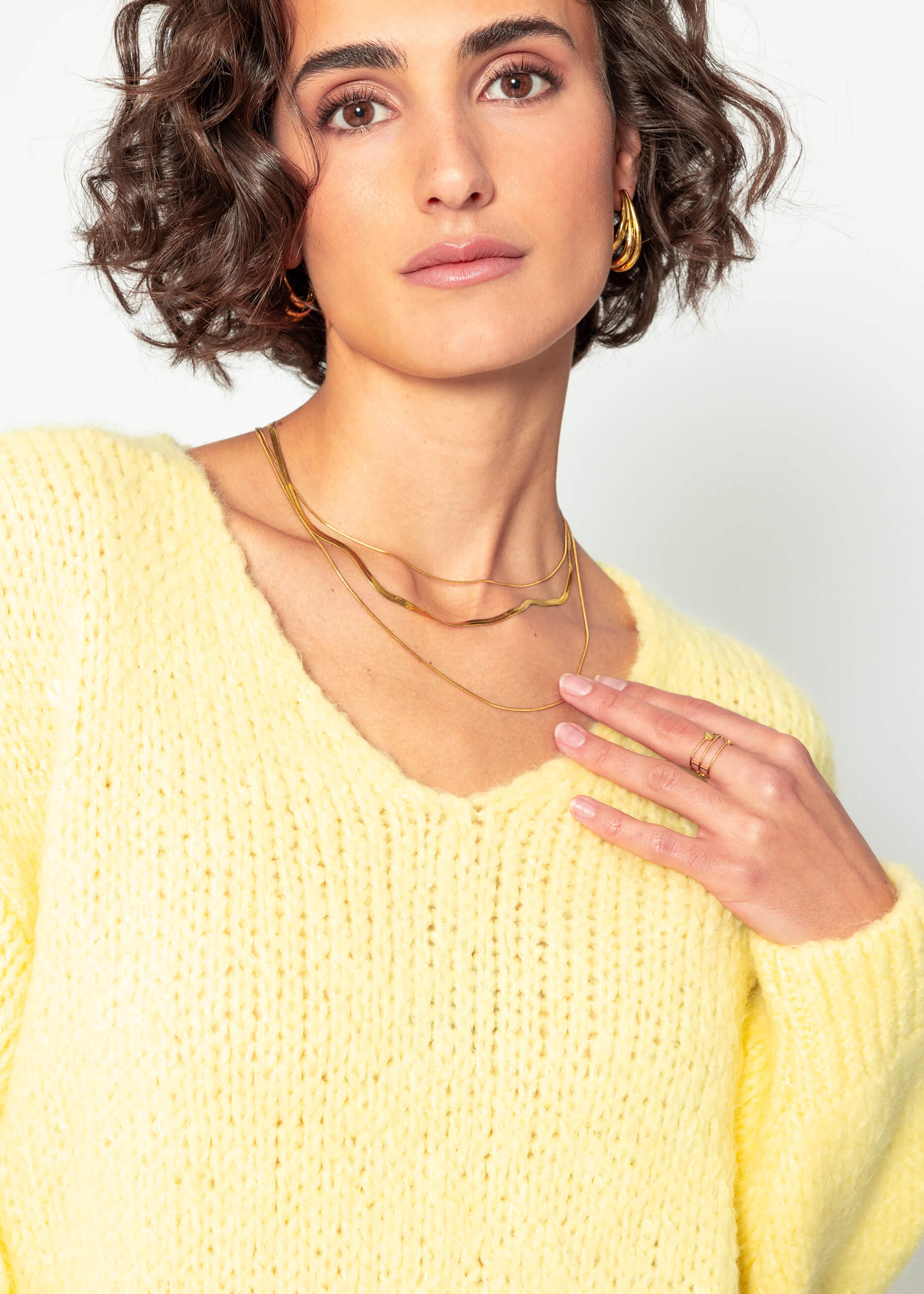 Oversize Pullover mit V-Ausschnitt - gelb – Bekleidung > Pullover | FormaLuxe
