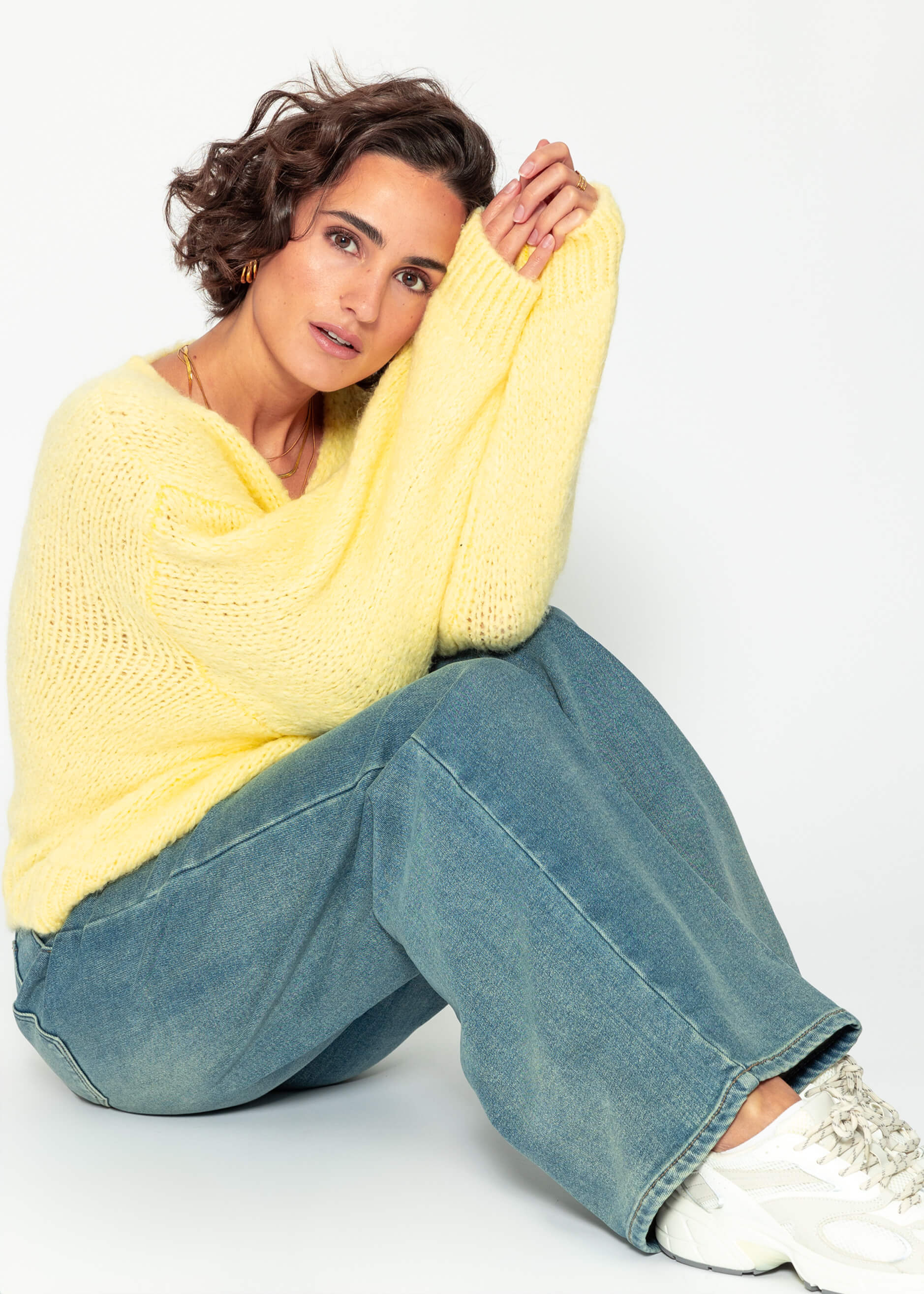 Oversize Pullover mit V-Ausschnitt - gelb – Bekleidung > Pullover | FormaLuxe