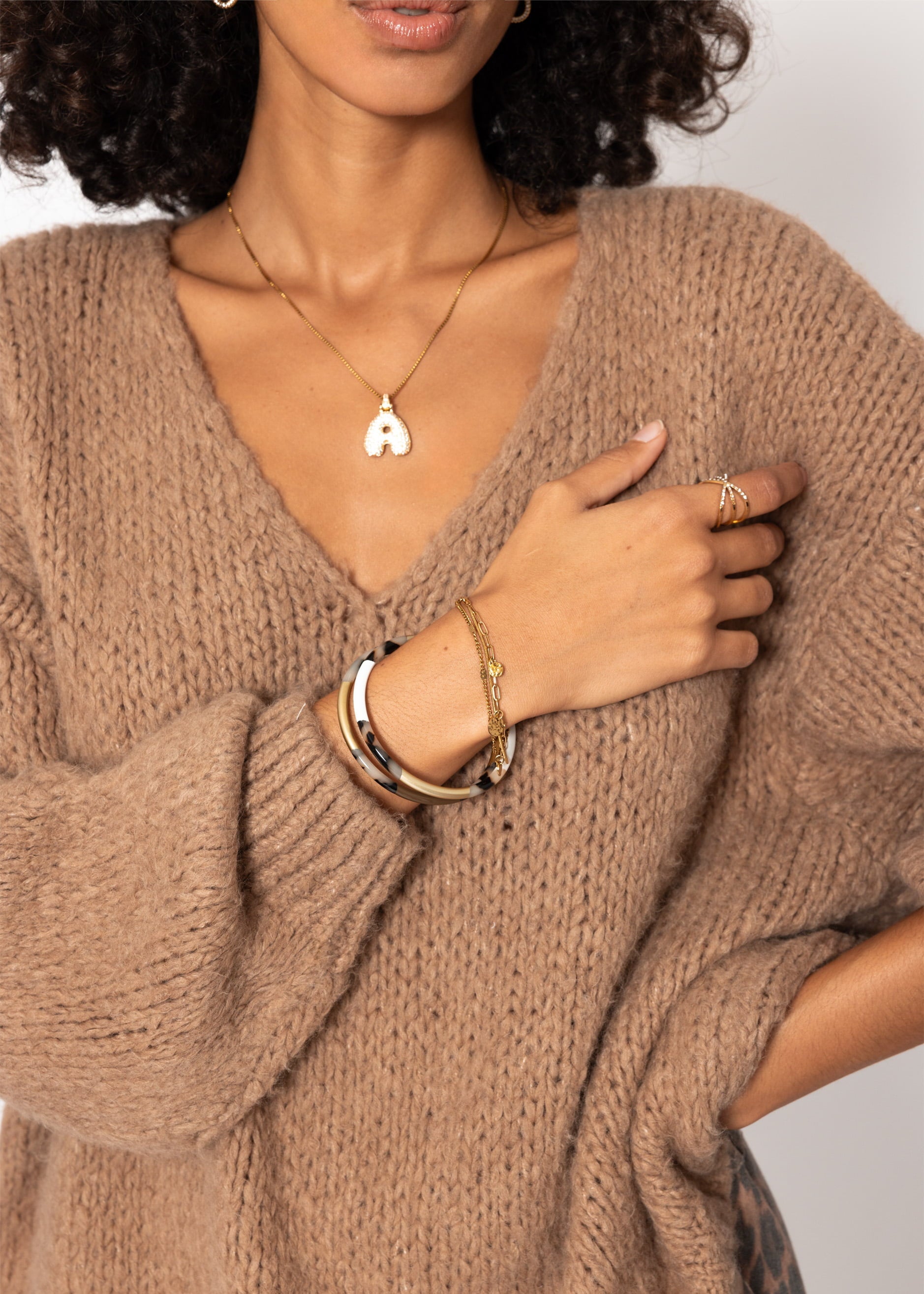 Oversize Pullover mit V-Ausschnitt - hellbraun – Bekleidung > Pullover | FormaLuxe