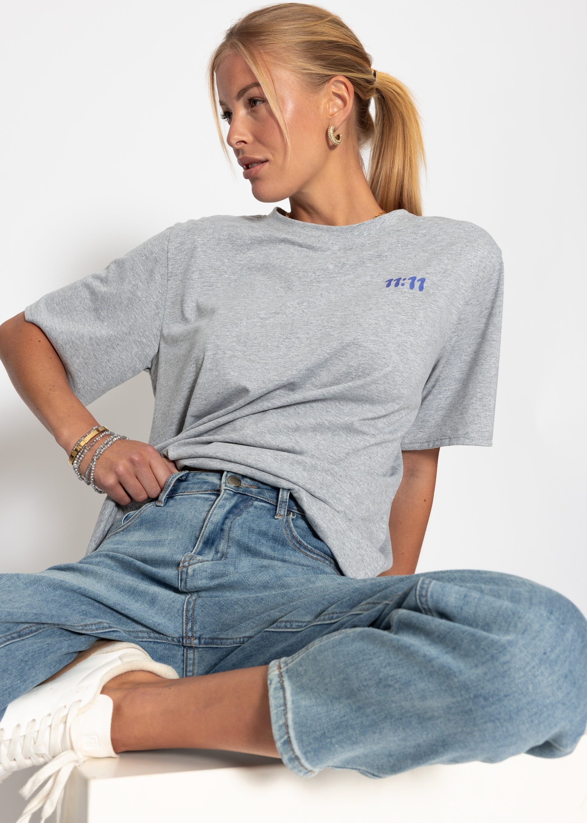 Oversize T-Shirt mit Print - grau – Bekleidung > T-Shirts | FormaLuxe