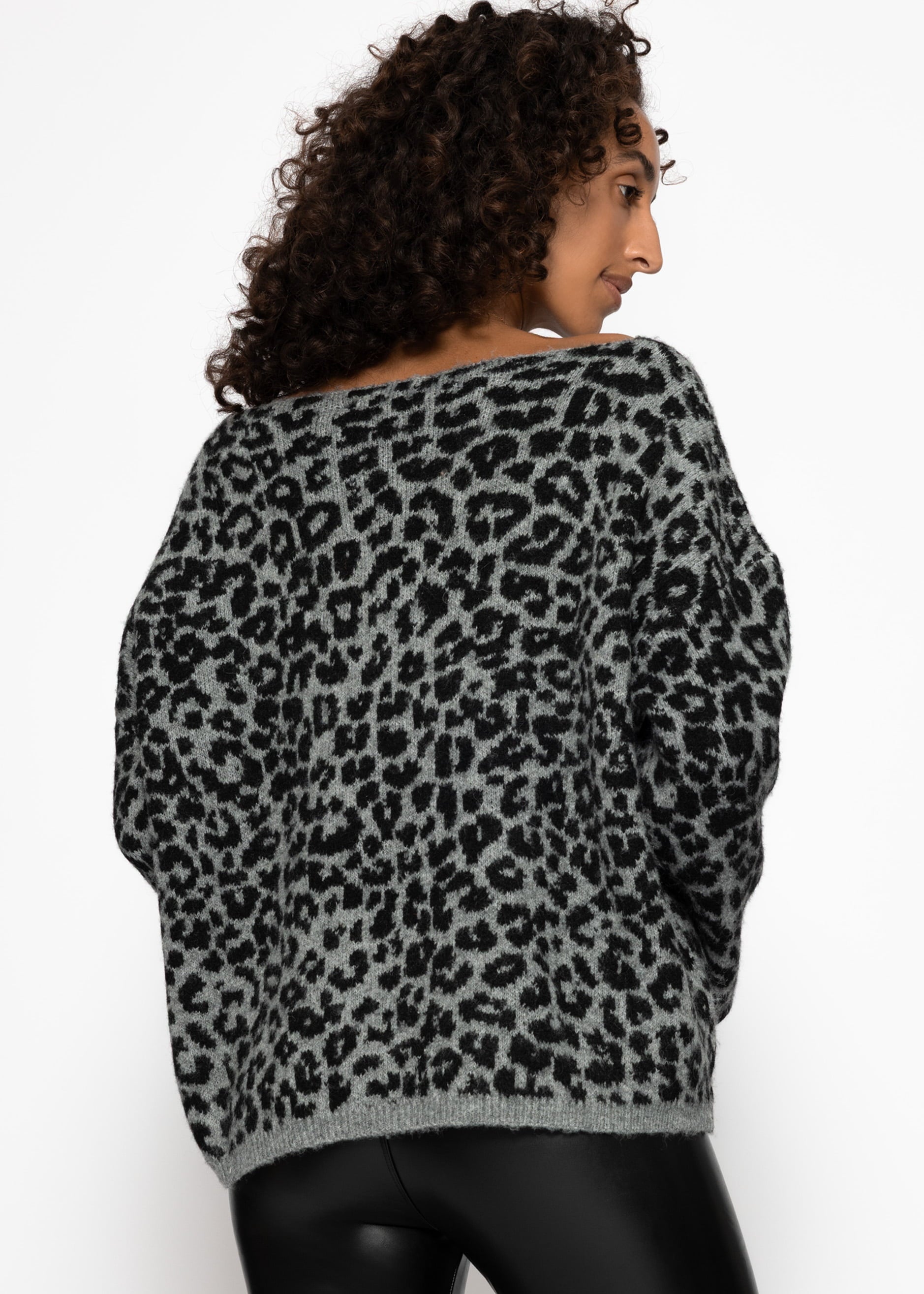Pullover mit Leo-Muster - hellgrau – Bekleidung > Pullover | FormaLuxe