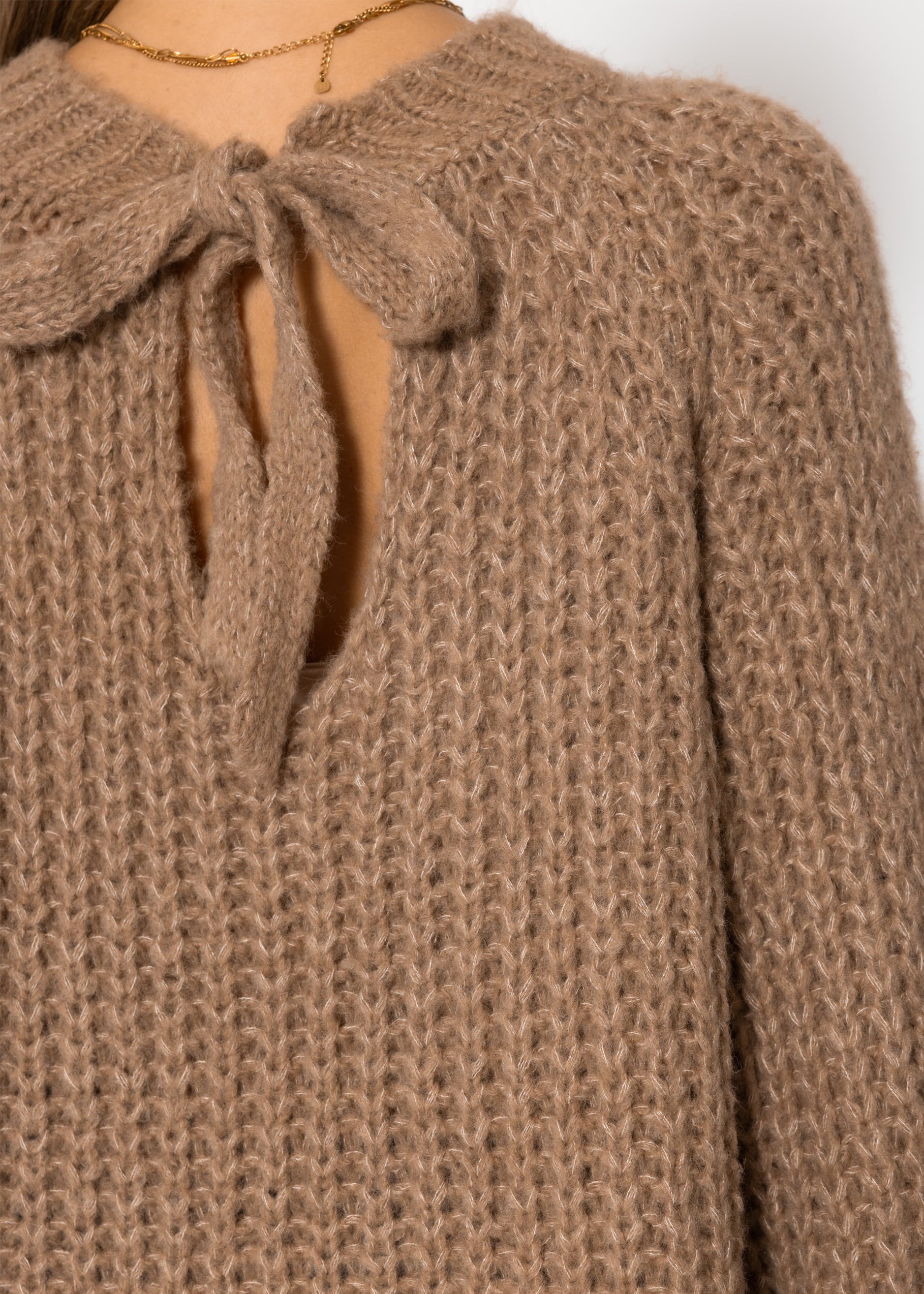 Grobstrickpullover mit Schleifendetail - braun – Bekleidung > Pullover | FormaLuxe