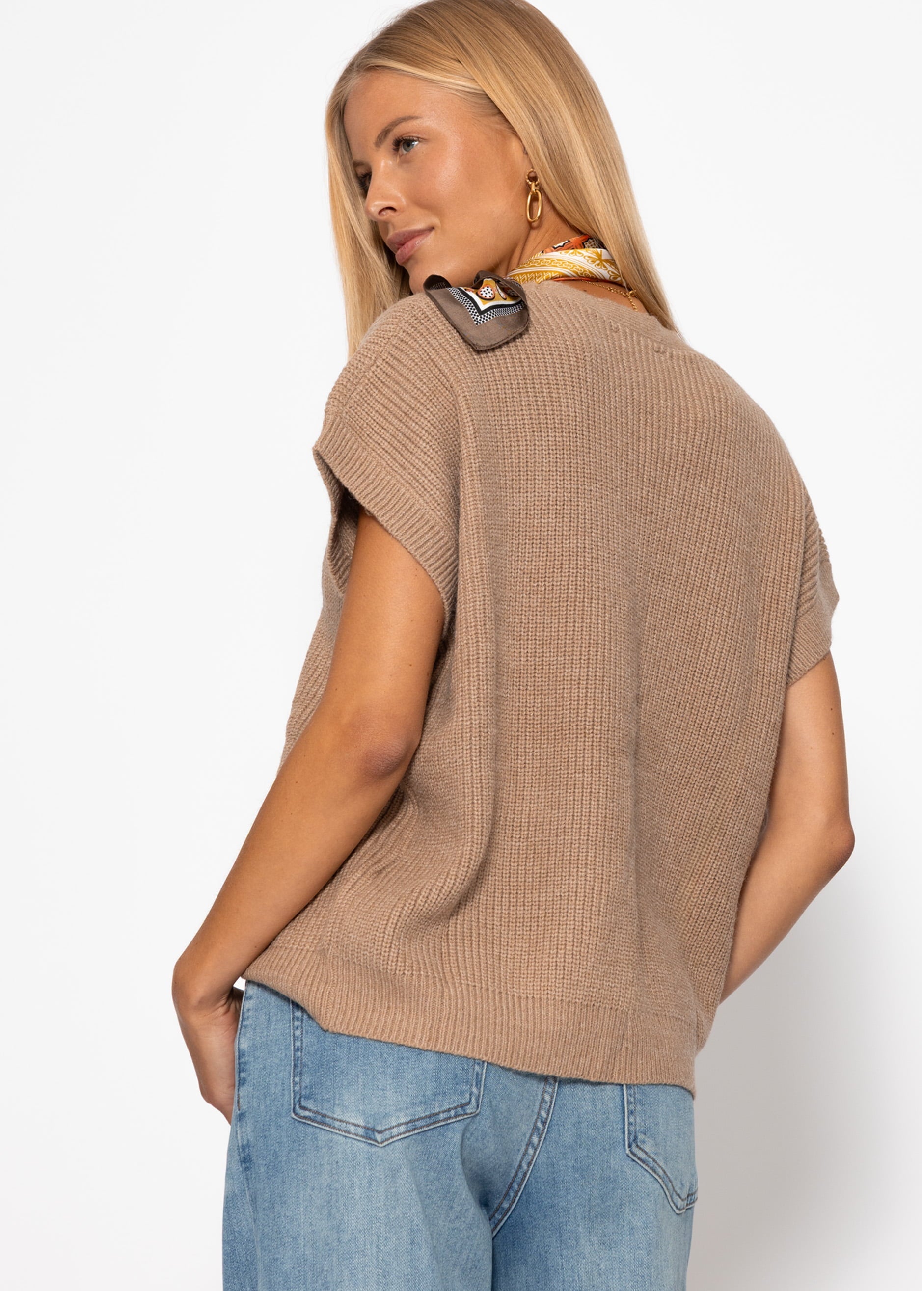 Strickweste mit Herzknöpfen - taupe – Bekleidung > Cardigans > Weste | FormaLuxe