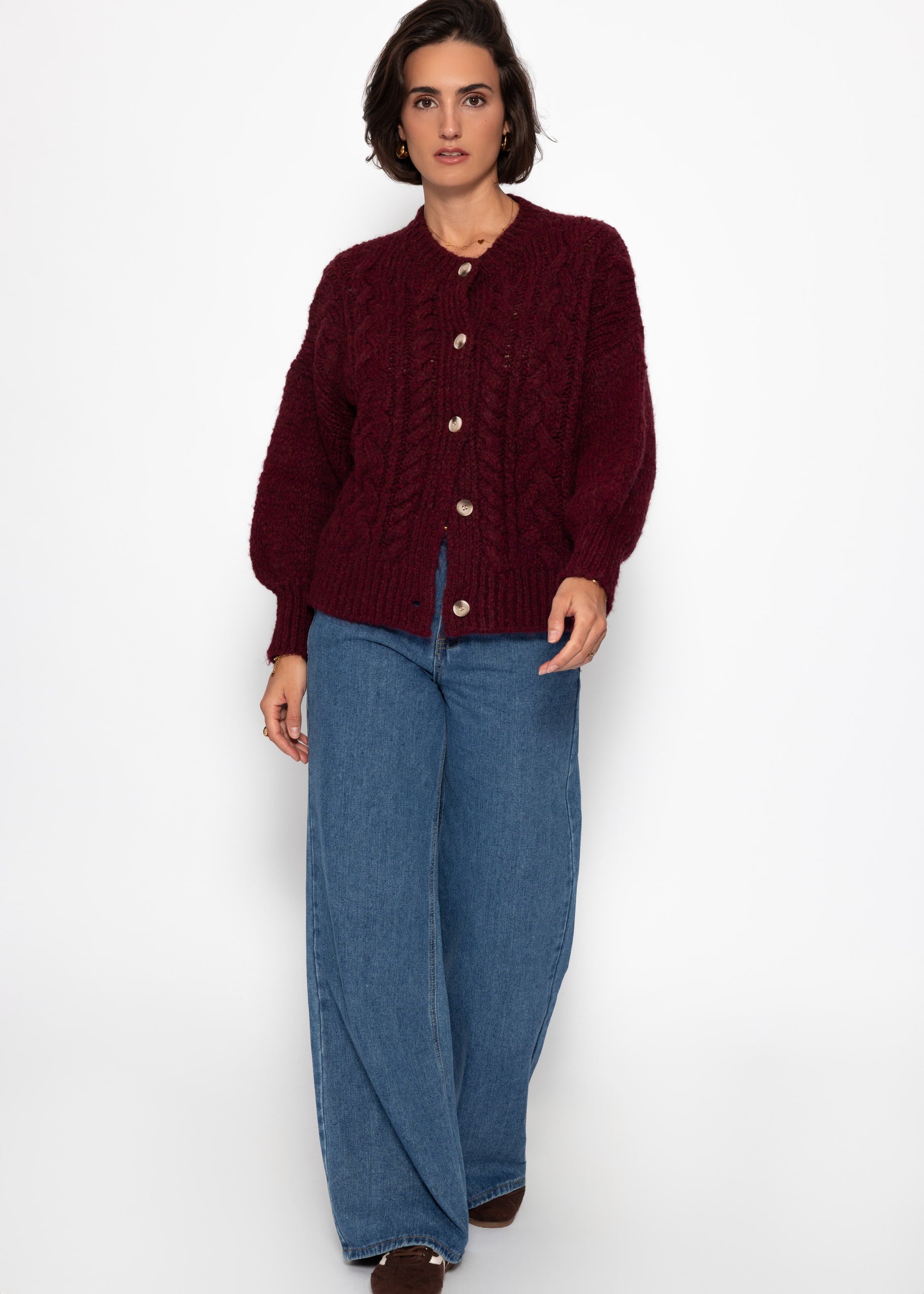 Super flauschige Strickjacke mit Zopfmuster - burgundy – Bekleidung > Cardigans | FormaLuxe