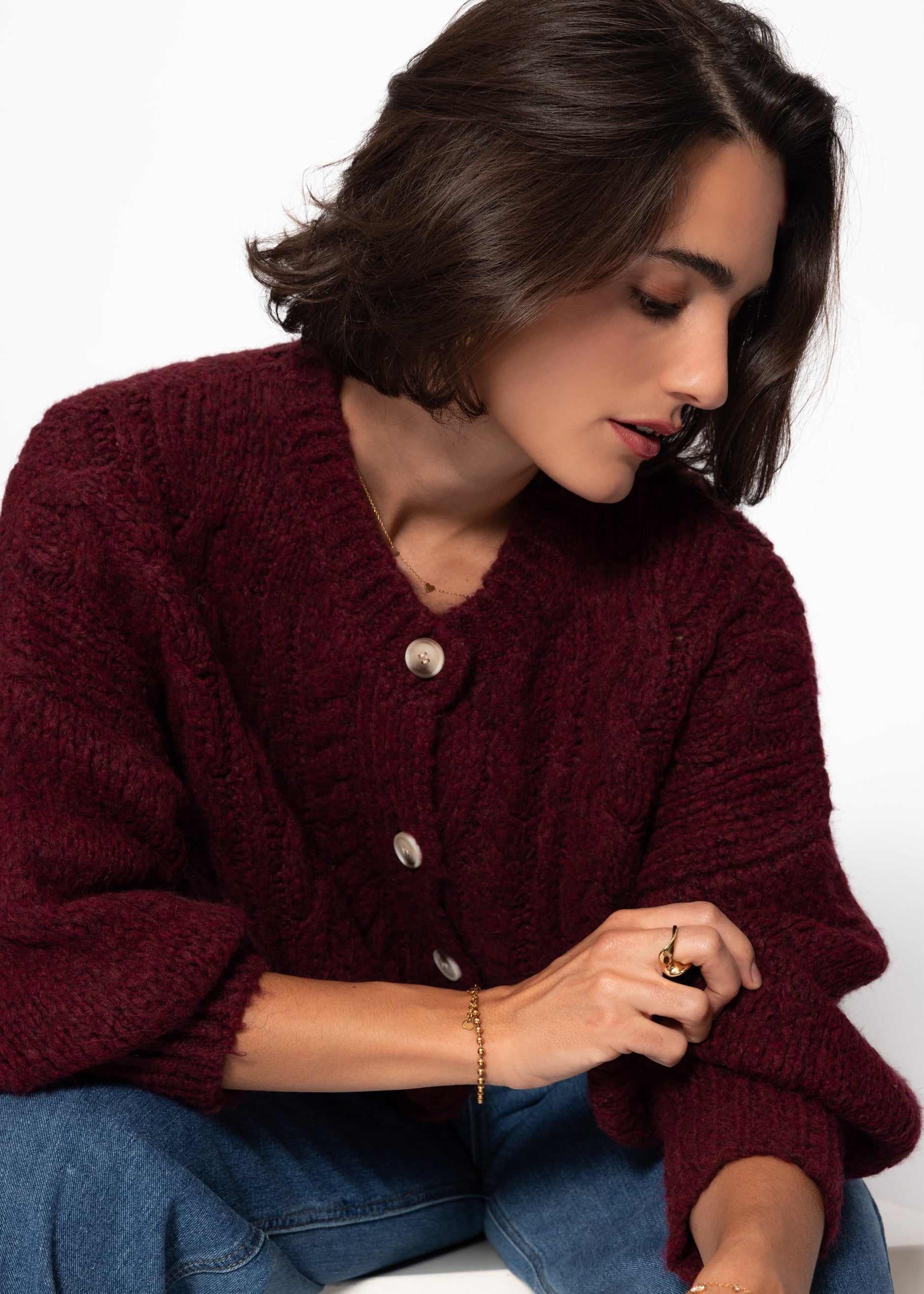 Super flauschige Strickjacke mit Zopfmuster - burgundy – Bekleidung > Cardigans | FormaLuxe