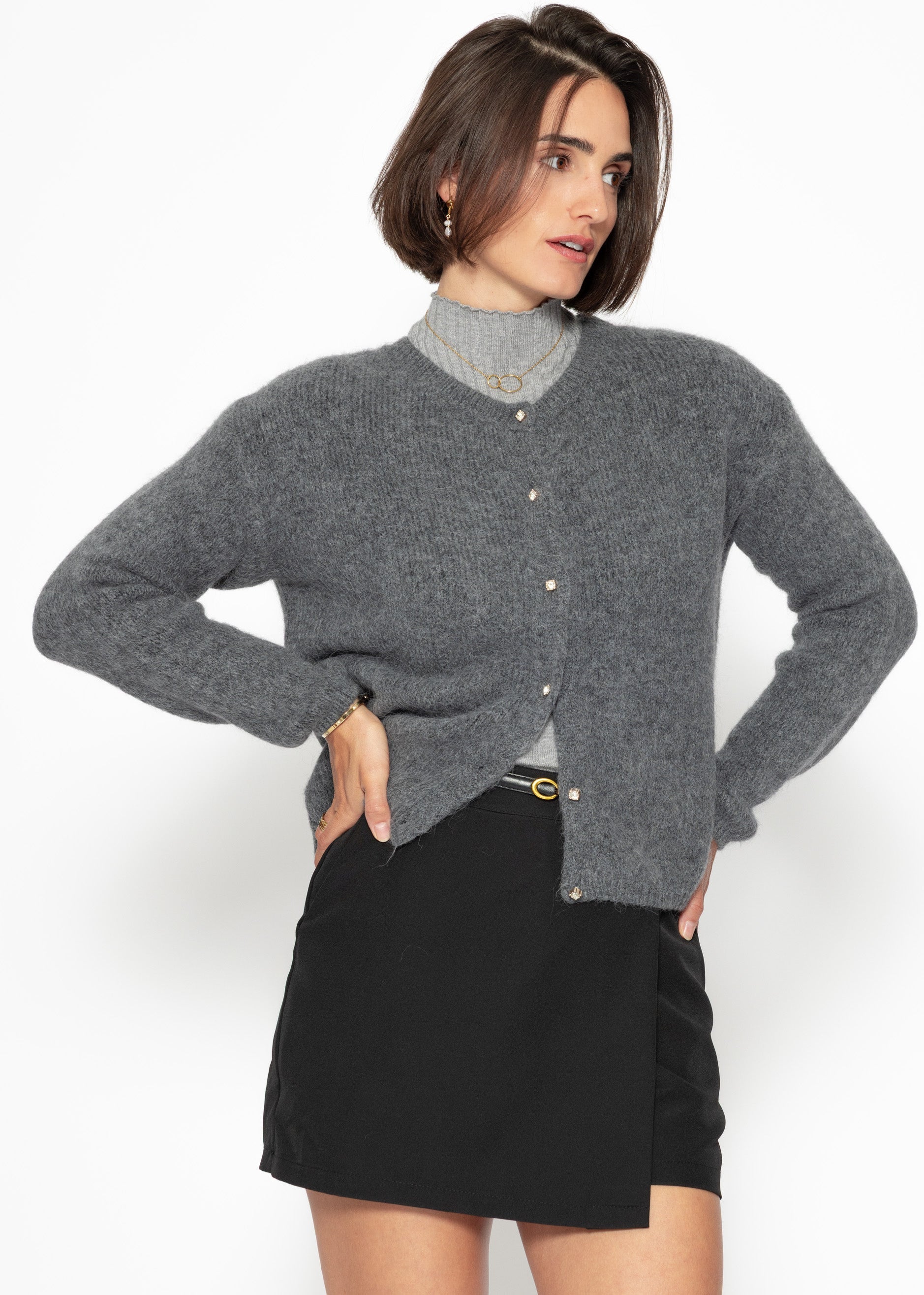 Weicher Strickcardigan mit Zierknöpfen - grau – Bekleidung > Cardigans | FormaLuxe
