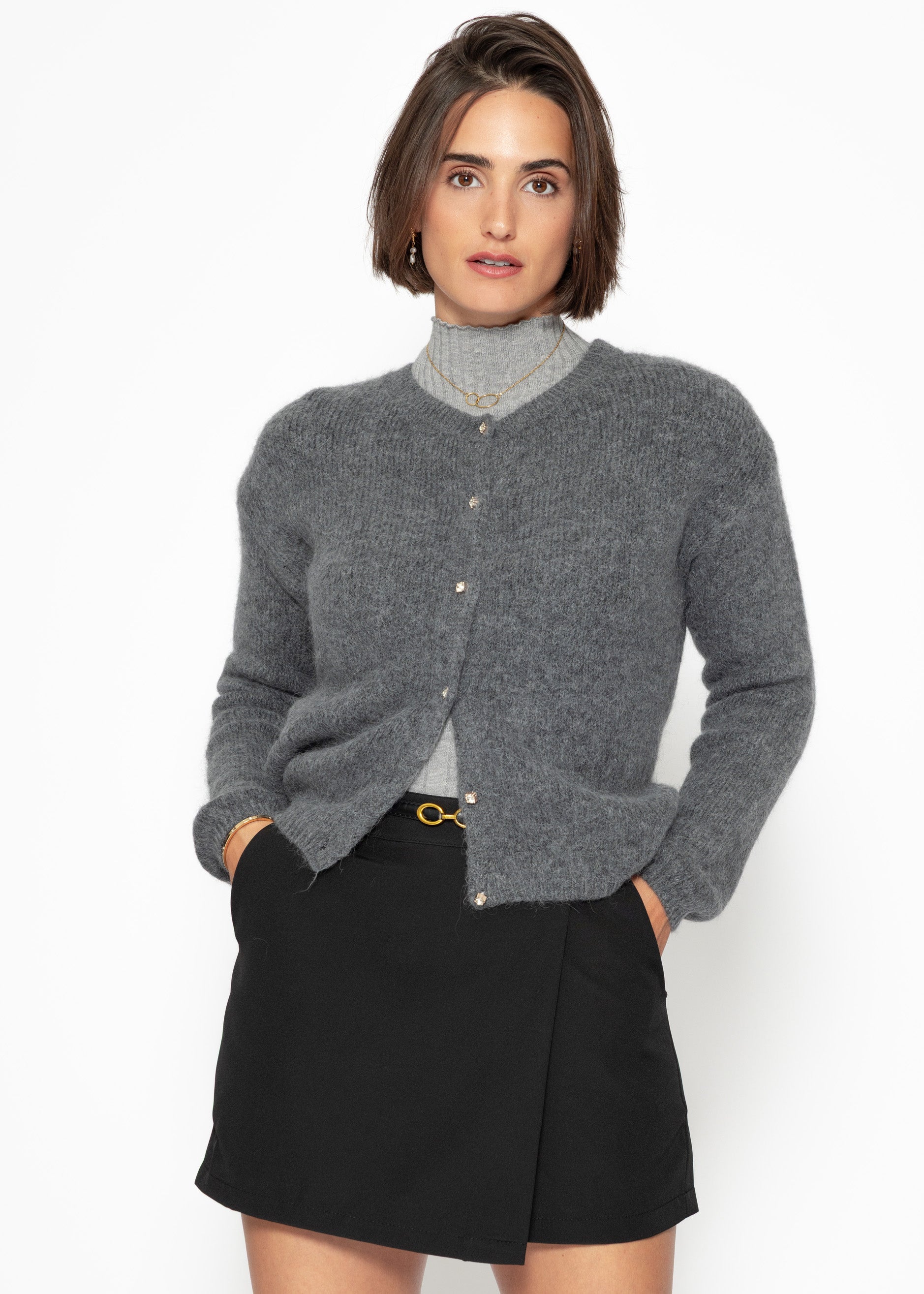 Weicher Strickcardigan mit Zierknöpfen - grau – Bekleidung > Cardigans | FormaLuxe