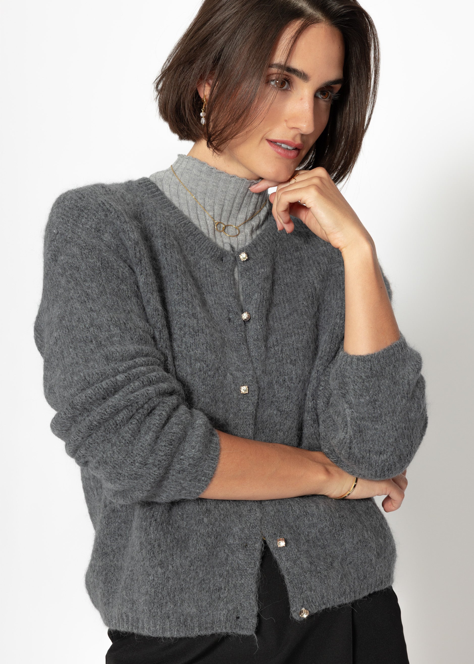 Weicher Strickcardigan mit Zierknöpfen - grau – Bekleidung > Cardigans | FormaLuxe