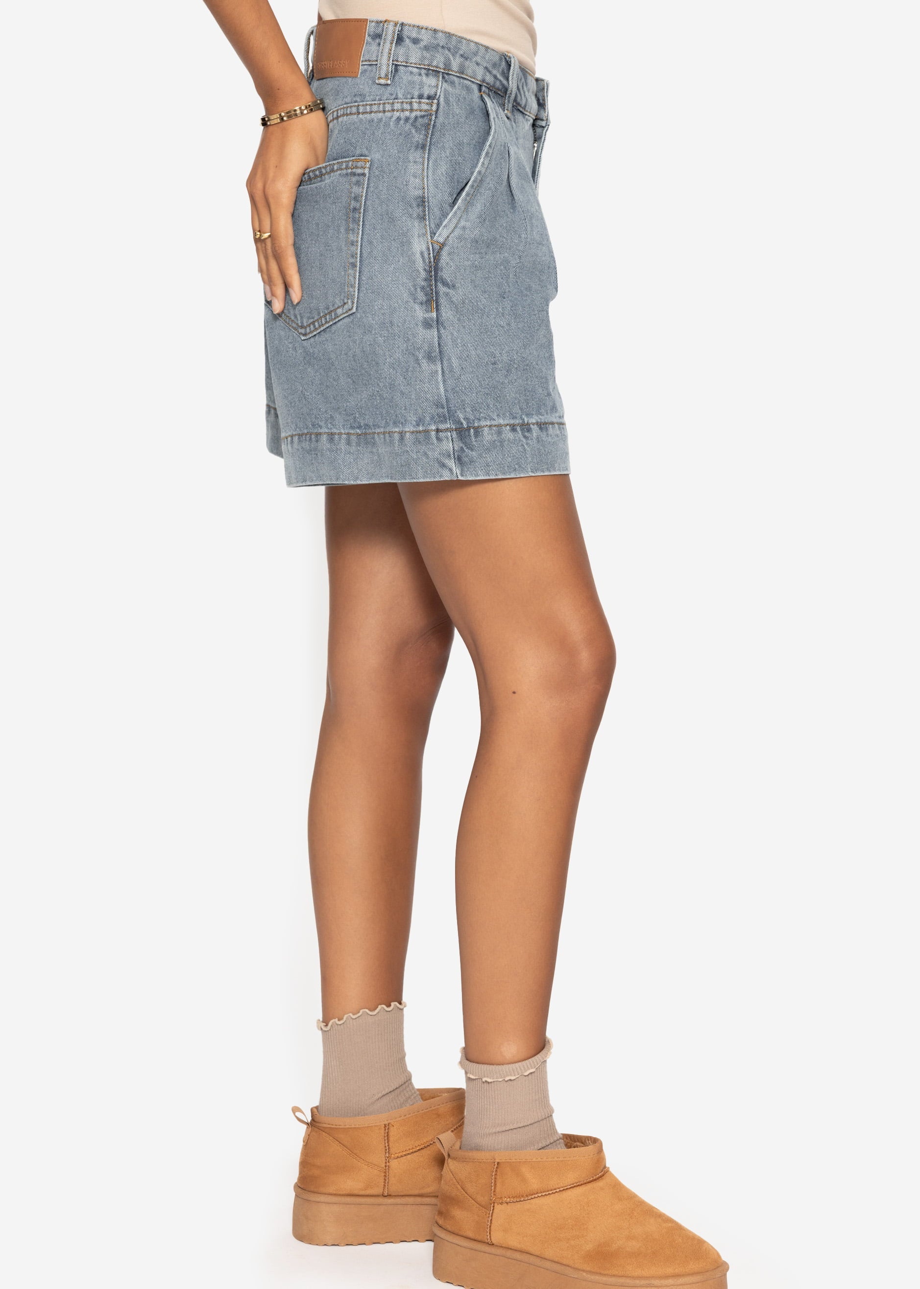 Weite High Waist Jeans Shorts - hellblau – Bekleidung > Shorts | FormaLuxe