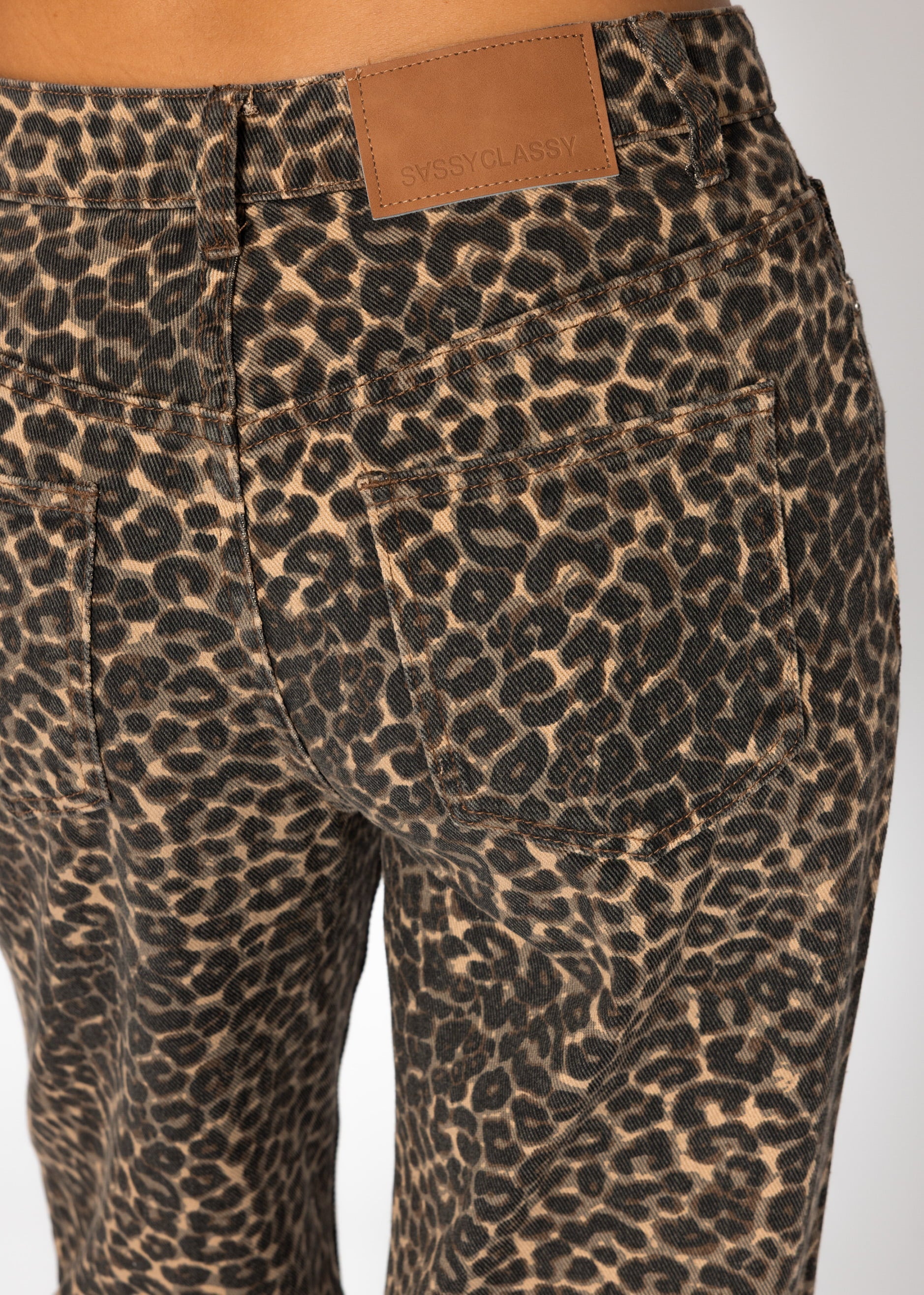 Wide Leg Jeans mit hohem Bund in Leo-Print - braun – Bekleidung > Jeans | FormaLuxe
