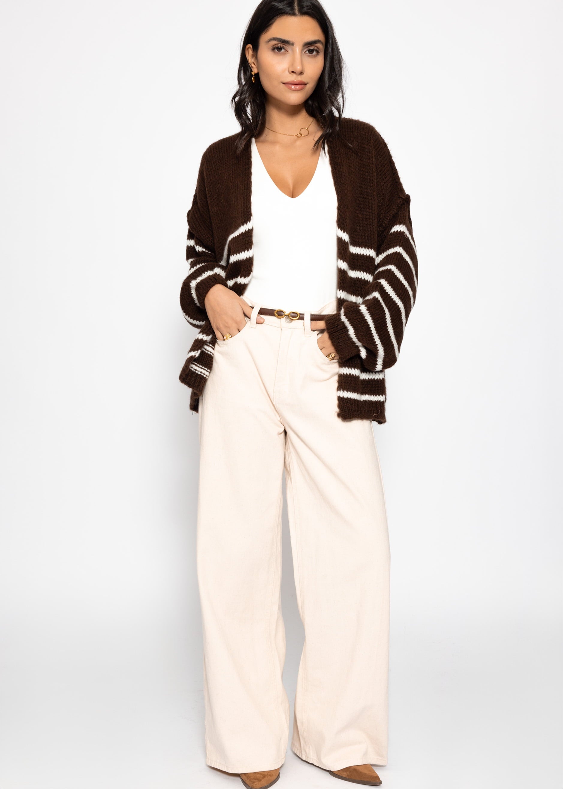 Gestreifter Cardigan mit Außennähten - dunkelbraun – Bekleidung > Cardigans | FormaLuxe