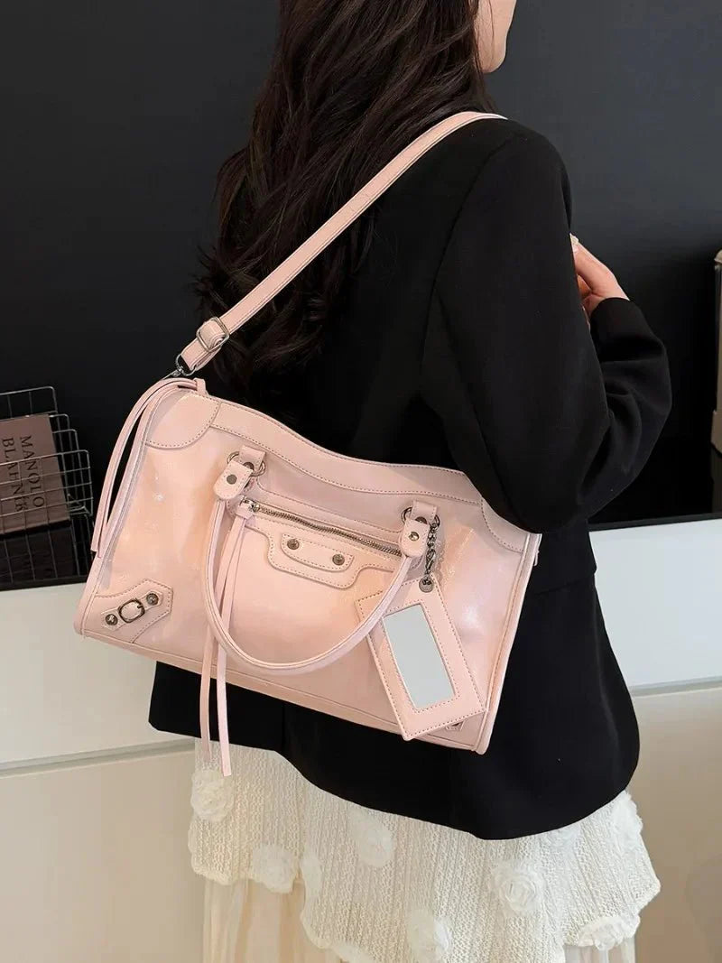 Carmela- Stylish Handbag with Spacious Interior & Minimalist Design Black | FormaLuxe