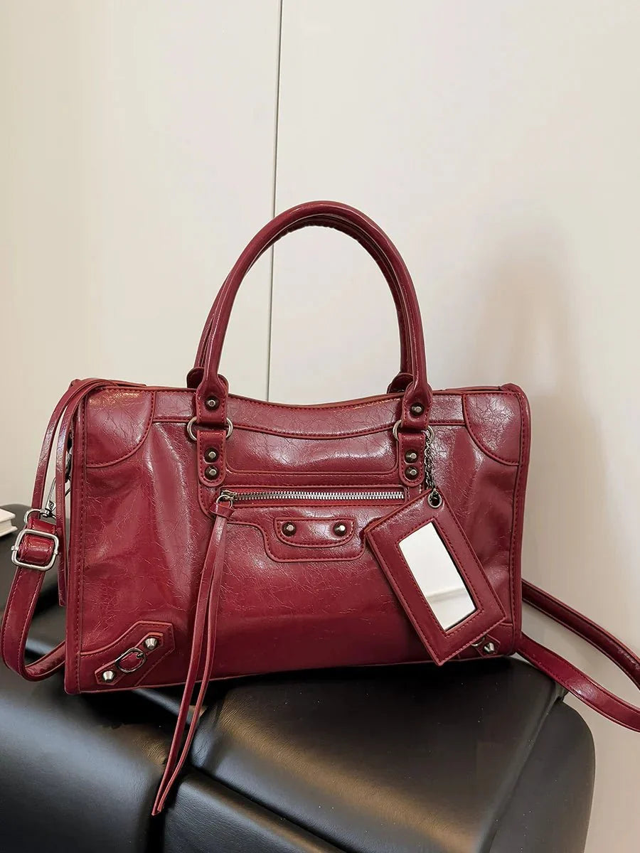 Carmela- Stylish Handbag with Spacious Interior & Minimalist Design Black | FormaLuxe
