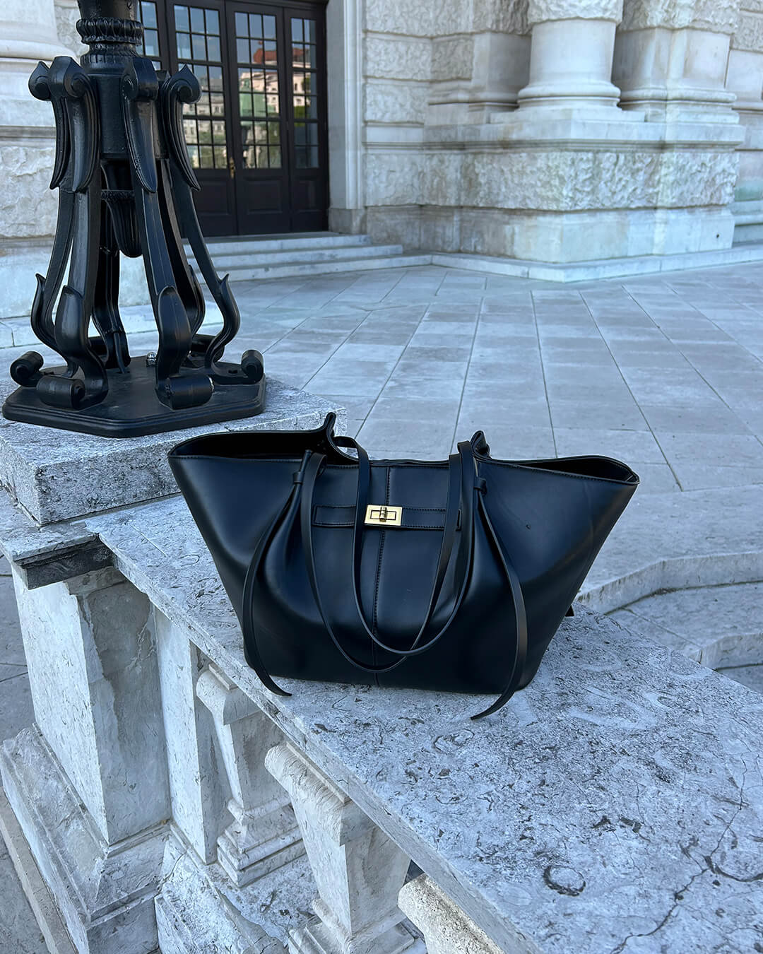 Adèle | Sac cabas en cuir Noir – Adele | Sac cabas en cuir noir | FormaLuxe