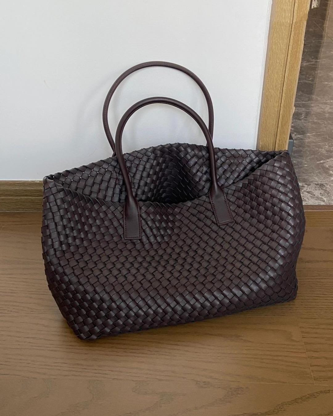 Zarina Woven Bag Black | FormaLuxe