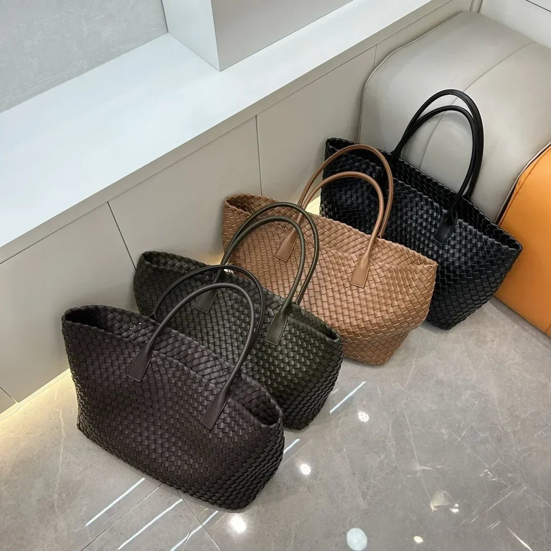 Zarina Woven Bag Black | FormaLuxe
